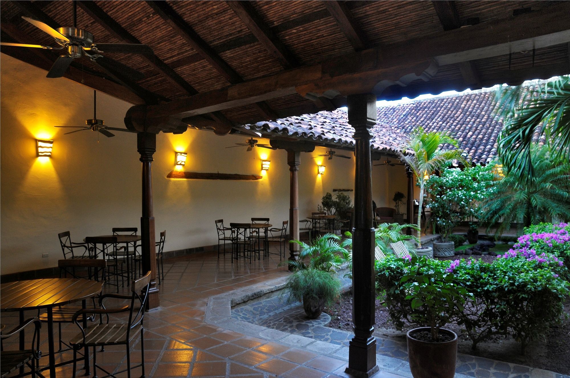 Hotel Patio Del Malinche Гранада Экстерьер фото